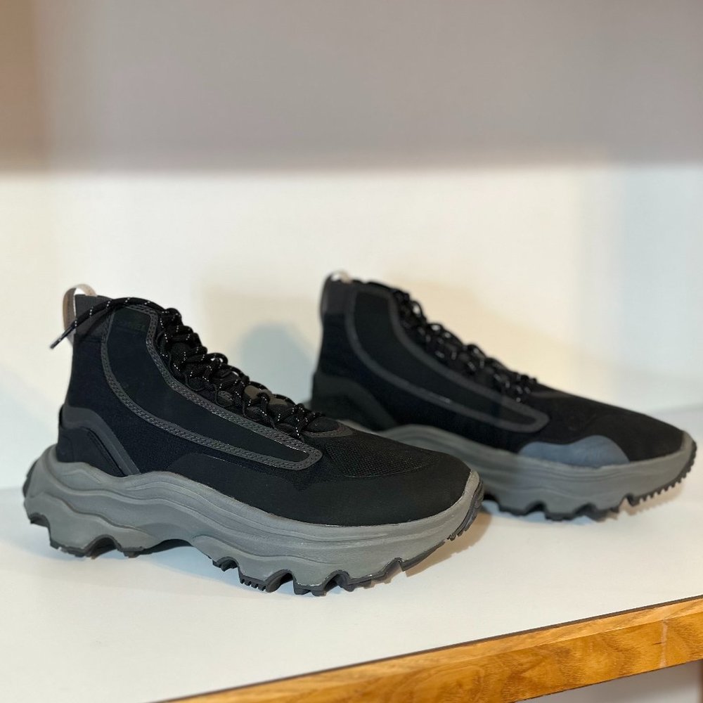 MEN'S KINETIC™ BREAKTHRU VENTURE MID SNEAKER